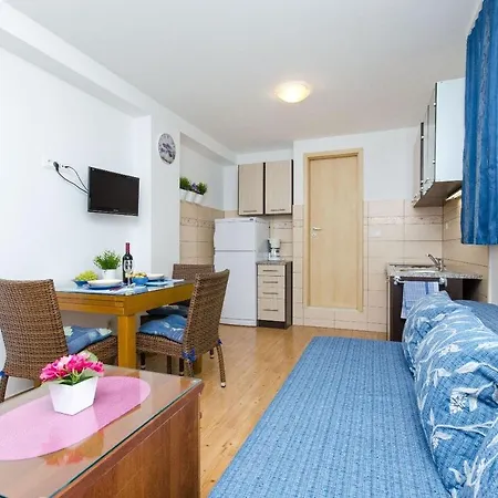 Apartamento Andro - 30m From Sea: A1 Supetar. Island Brac *