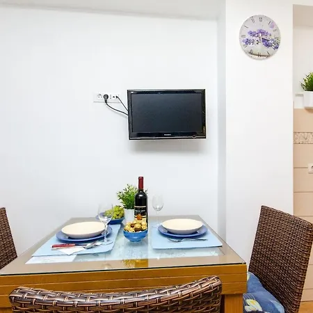 Apartamento Andro - 30m From Sea: A1 Supetar. Island Brac Supetar