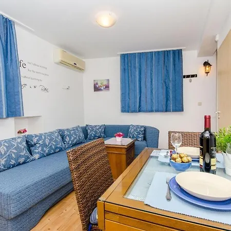Appartement Andro - 30m From Sea: A1 Supetar. Island Brac Supetar